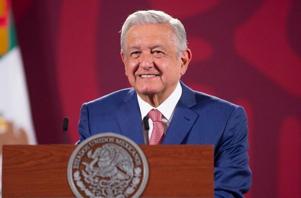 AMLO es galardonado por la OMS con el Premio del Día Mundial sin Tabaco