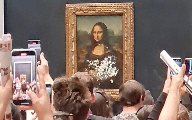 El Museo del Louvre ya denunció al hombre que dio un pastelazo a la Monna Lisa