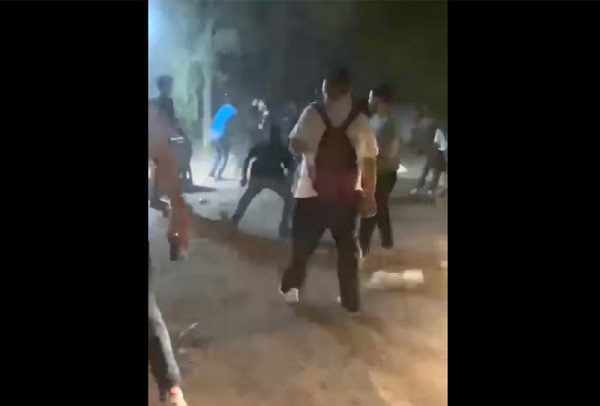 Fiesta masiva termina en batalla campal; usaron hasta machetes, en Cajeme #VIDEO
