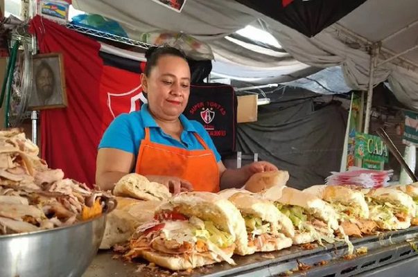 Don Chava cumple y regala tortas tras triunfo del Atlas