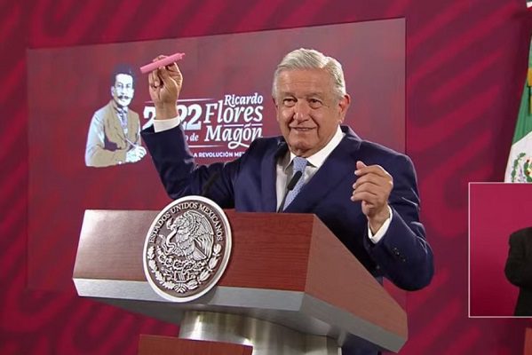 AMLO firma decreto que prohíbe circulación y venta de vapeadores y cigarrillos electrónicos