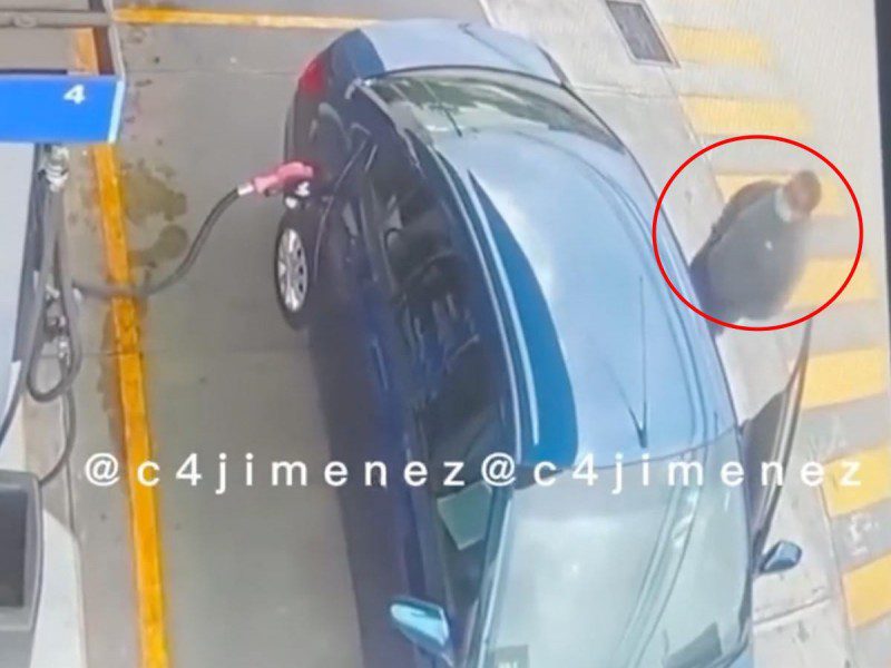 Conductor en Naucalpan carga gasolina y se va sin pagar