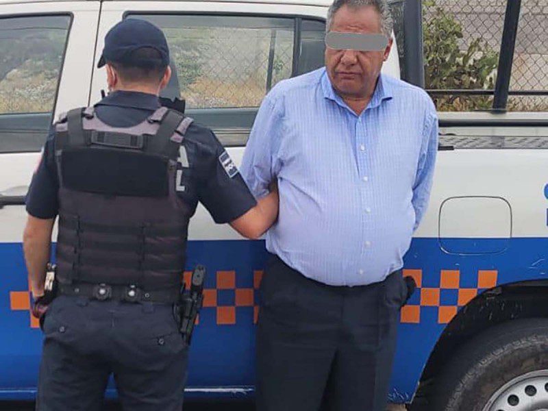 Hombre detenido por intento de soborno a policías