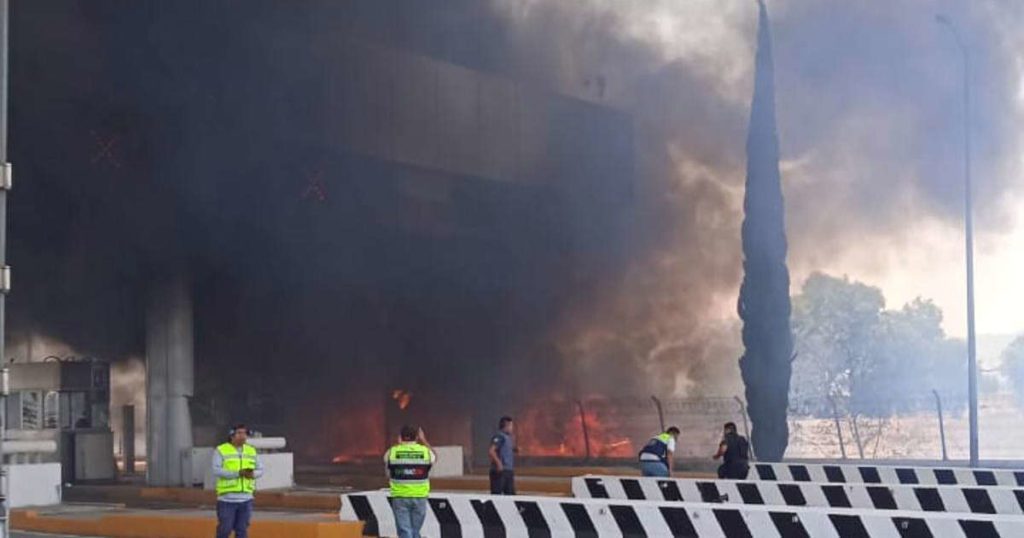 Incendio en caseta de la México-Puebla