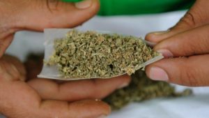 Es legal portar más de 5 gramos de mariguana para consumo personal
