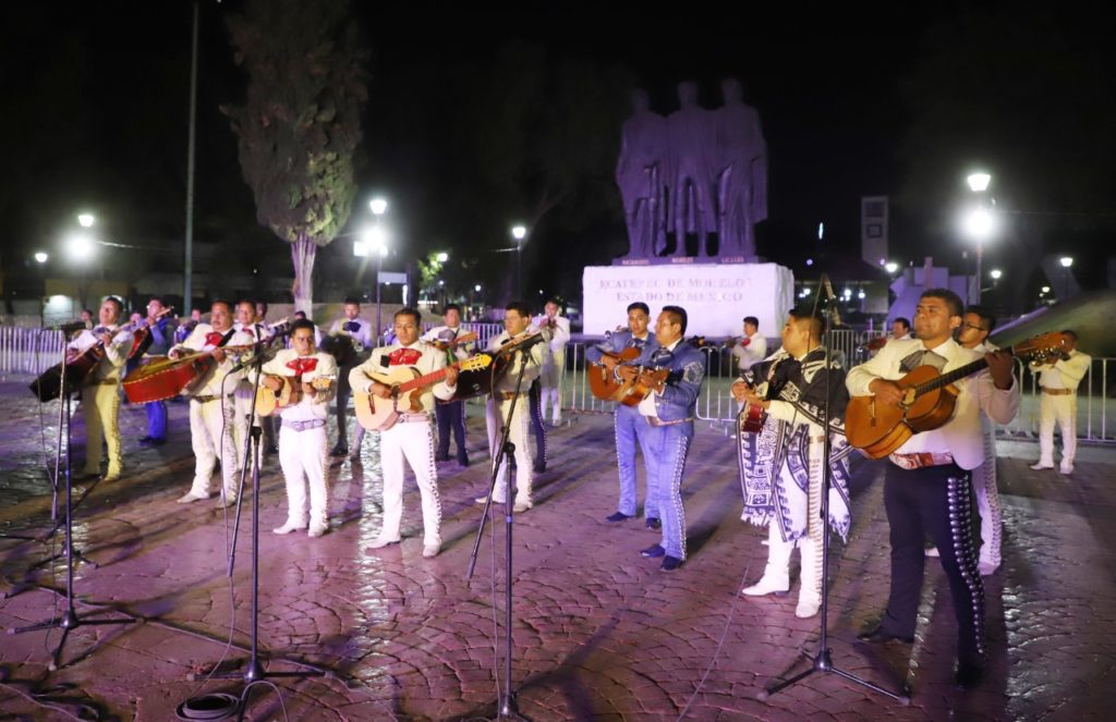 Mariachi en Ecatepec para celebrar a las mamás