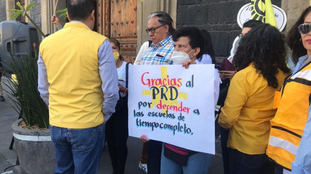 PRD protesta ante la SEP para mantener Escuelas de Tiempo Completo