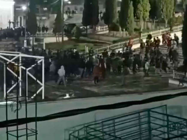 Turba enfurecida casi licha a dos hombres