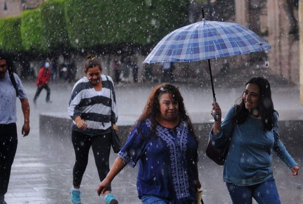 Se prevé que 'Blas' se convierta en huracán este miércoles, por lo que se esperan lluvias