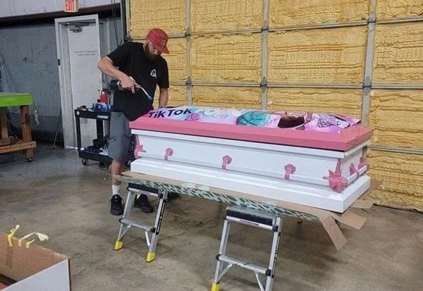 Empresa regala ataúdes personalizados para los niños fallecidos en tiroteo de Texas