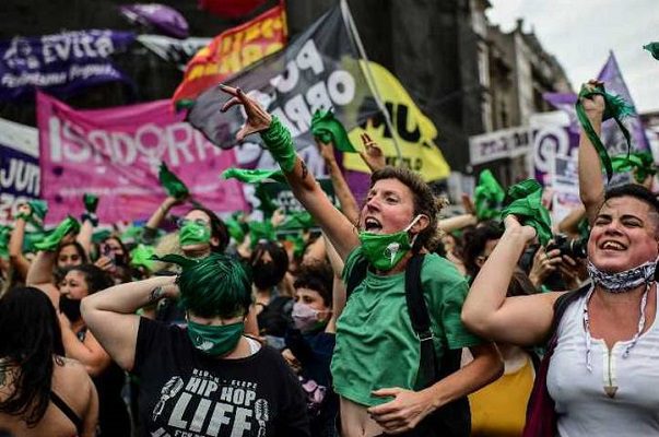 Activistas presentan demandan contra ley que prohíbe el aborto en Florida