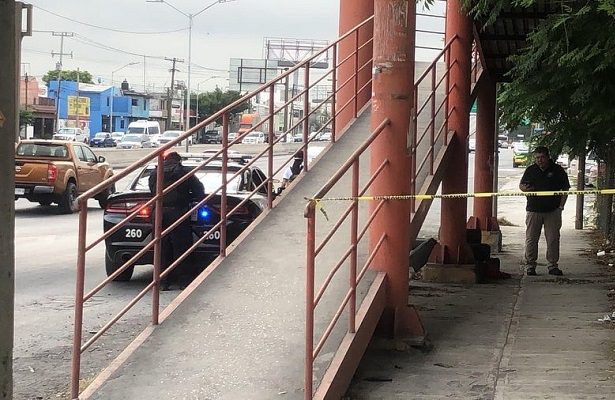 Abandonan un feto bajo puente peatonal de NL y otro en un cementerio en Puebla