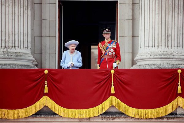 La Reina Isabel inaugura festejos por jubileo de platino