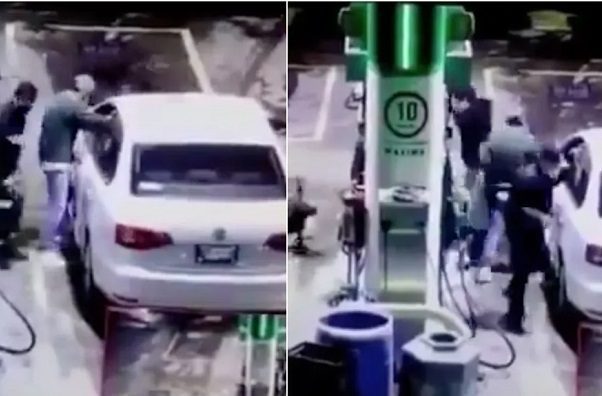 Asaltantes despojan de auto a hombre mientras cargaba gasolina #VIDEO