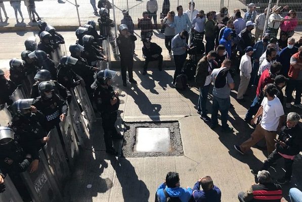 Transportistas liberan algunas avenidas bloqueadas en CDMX