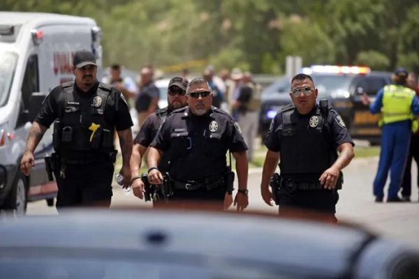 Hombre amenaza con tiroteos en 5 escuelas de California; un adolescente planeaba otro ataque
