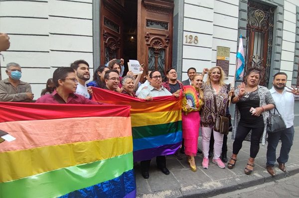 El Congreso de Puebla prohíbe las terapias de conversión