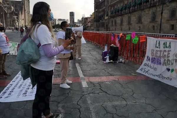 Exreclusas protestan frente a Palacio Nacional exigiendo liberación de presas