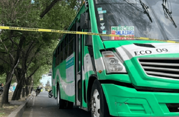 Embarazada muere al caer de transporte público, en la Cuauhtémoc