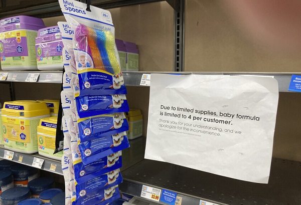 Empresa suiza llevará fórmula láctea para bebés a EE.UU. ante escasez