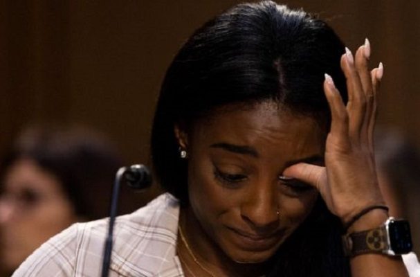 Víctimas de abuso de Larry Nassar, entre ellas Simone Biles, demandan al FBI