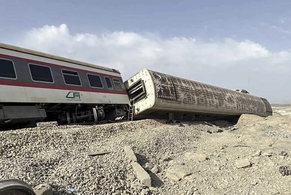 Al menos 21 muertos tras descarrilamiento de un tren en Irán