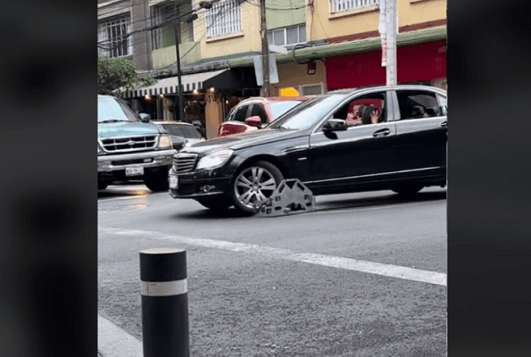 ¿Homero Simpson? Conductor arranca con la araña puesta en calles de CDMX #VIDEO