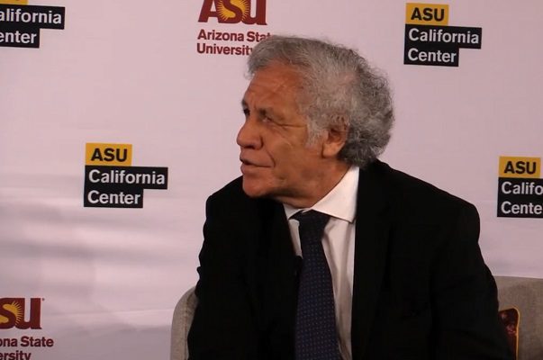 Joven interrumpe a gritos a Luis Almagro y lo acusa de instaurar dictaduras #VIDEOS