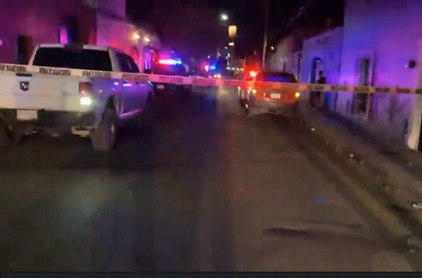 Hombre ataca con un cuchillo a su esposa e hijos, solo los menores sobreviven, en Durango