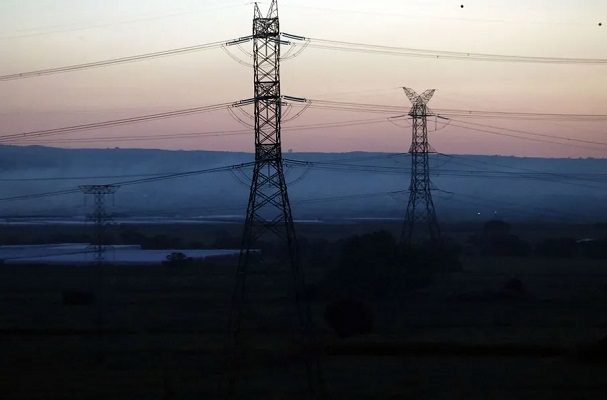 Hombre muere electrocutado al intentar robar cable de luz, en Ecatepec