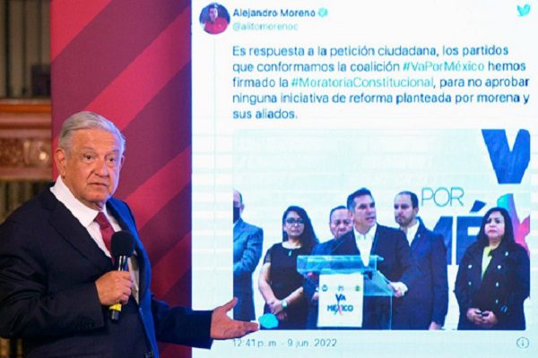 AMLO reta a Va por México a definir su ‘moratoria constitucional’