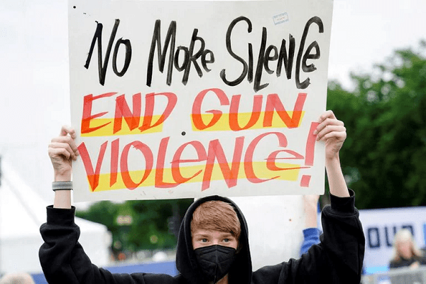Figuras de Hollywood se comprometen a representar violencia armada responsablemente