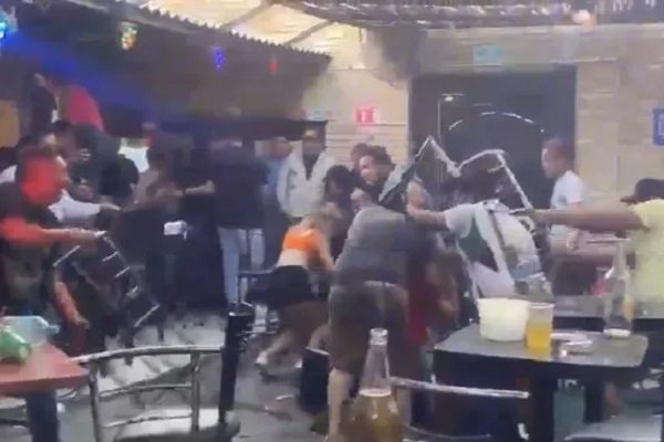 Clausuran conocido bar en Torreón tras pelea campal entre clientes #VIDEO