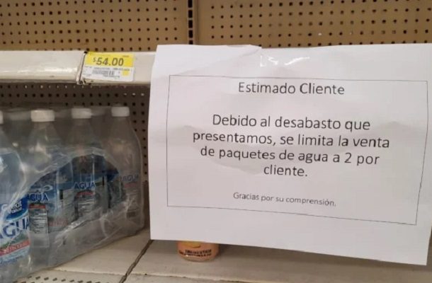 Limitan ventas de agua embotellada en Monterrey ante compras de pánico