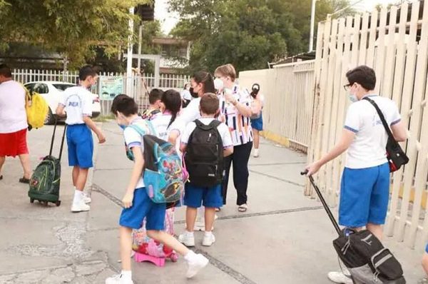 Restablecen horarios a escuelas de NL por garantía de abasto de agua