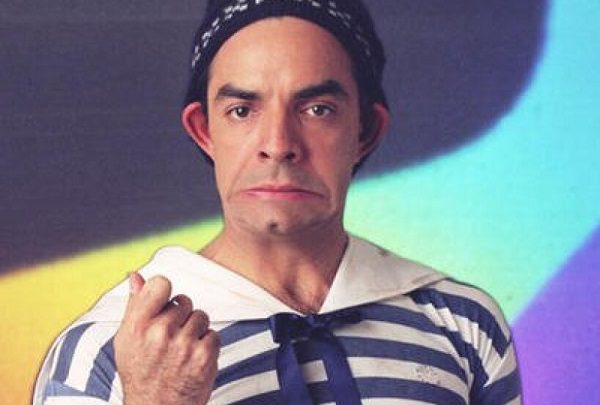 Tunden en redes a Derbez por criticar el ahuehuete de Reforma