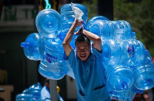 Garrafones en 100 pesos y ‘huachicoleo’ de agua en Nuevo León