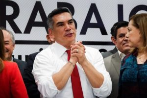AMLO critica que el PAN no defienda a ‘Alito’ Moreno tras acusaciones