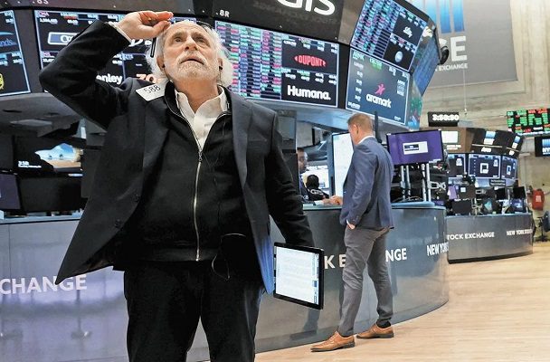 Wall Street se desploma ante a preocupaciones por recesión