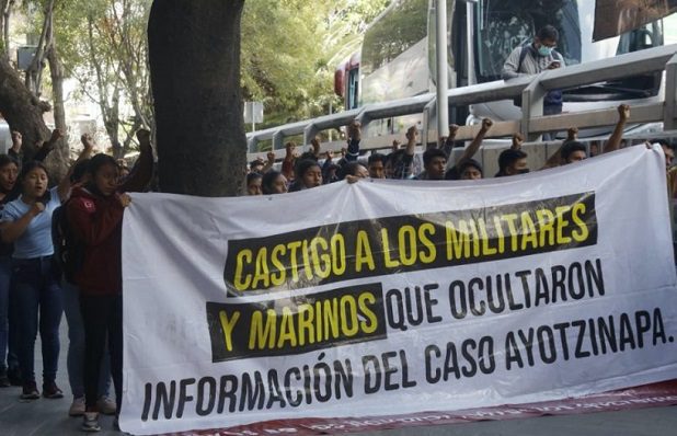 Familias de los 43 de Ayotzinapa piden a responsables de la FGR dar resultados