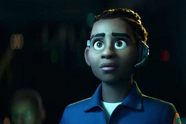 Acusan a Cinépolis y Cinemex de cortar beso lésbico en 'Lightyear'