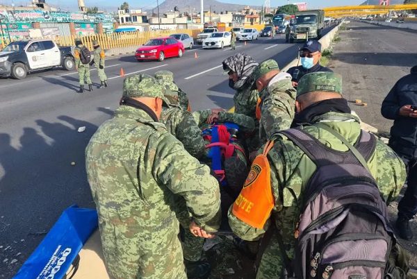 Vuelca camión militar en la México-Puebla; reportan soldados lesionados