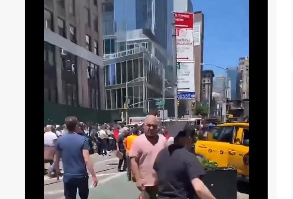 Taxista atropella a al menos 6 persona en calle de Nueva York #VIDEO
