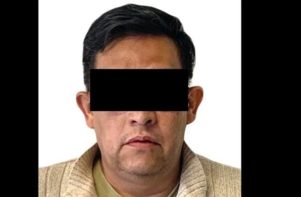 México entrega a Guatemala a exfuncionario acusado de tocamientos a policías