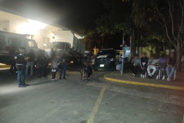 Detienen a jóvenes por ingresar a panteón en Guadalajara por reto de TikTok