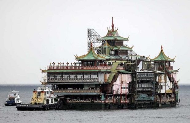 Se hunde 'Jumbo', famoso restaurante flotante de Hong Kong