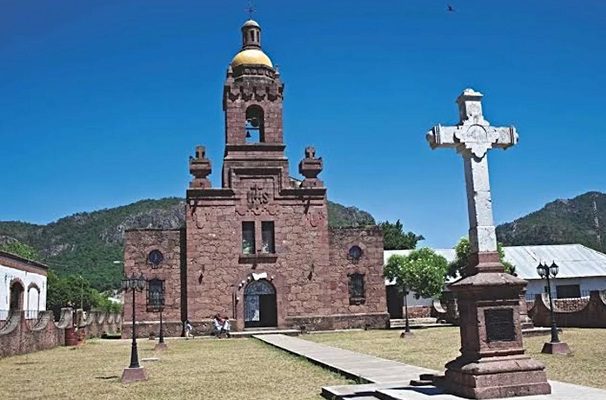 Asesinan a dos sacerdotes y un civil en ataque armado en iglesia de Chihuahua