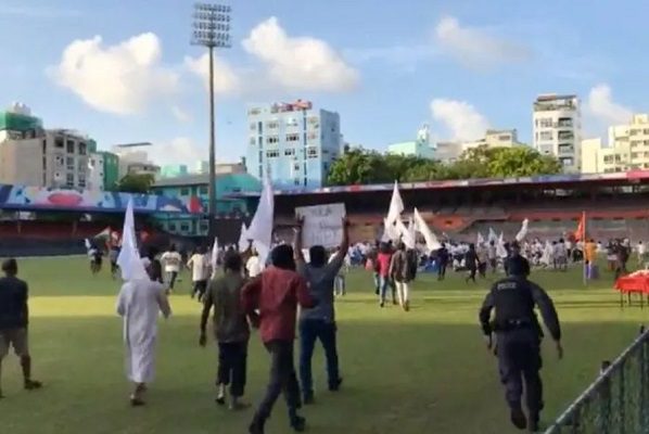 Islamistas atacan evento del Día Internacional del Yoga en Maldivas #VIDEO