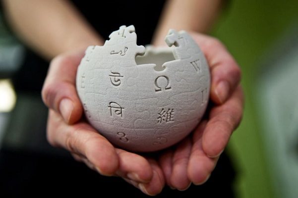Wikipedia seguirá vivo; Google acuerda pagar por su contenido