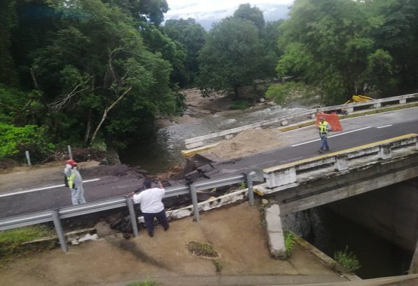 Colapsa puente "Doña María", en Chiapas, en consecuencia de fuertes lluvias